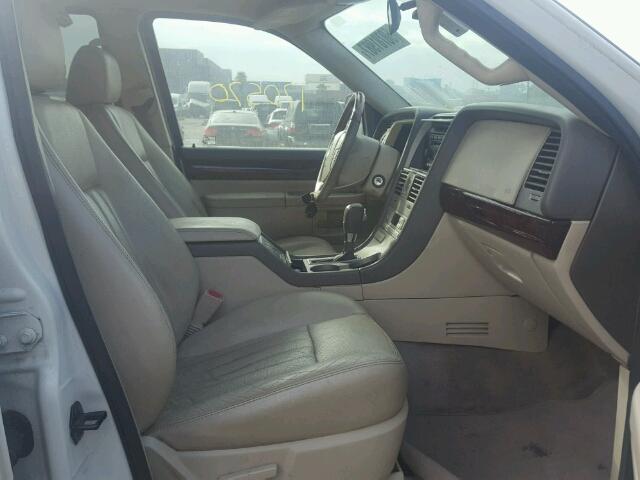 5LMEU88H04ZJ10768 - 2004 LINCOLN AVIATOR WHITE photo 5