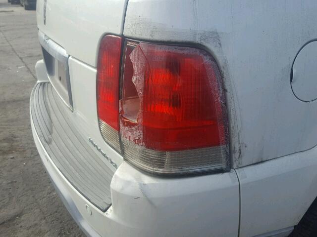 5LMEU88H04ZJ10768 - 2004 LINCOLN AVIATOR WHITE photo 9