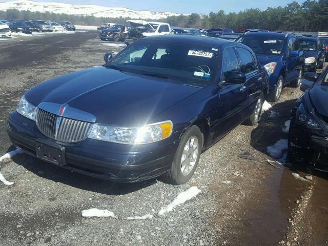 1LNHM82W72Y611943 - 2002 LINCOLN TOWN CAR S BLUE photo 2