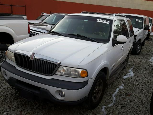 5LMPU28L7WLJ34484 - 1998 LINCOLN NAVIGATOR WHITE photo 2