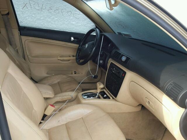 WVWPD63B41P209009 - 2001 VOLKSWAGEN PASSAT GLS GOLD photo 5