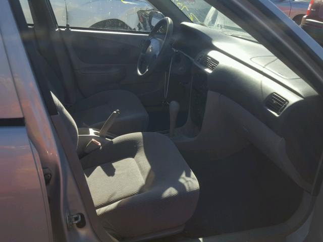 1Y1SK52852Z418521 - 2002 CHEVROLET GEO PRIZM 灰色 照片 5