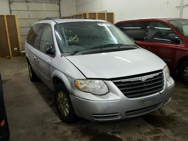 2C4GP44R95R229381 - 2005 CHRYSLER TOWN & COU SILVER photo 1