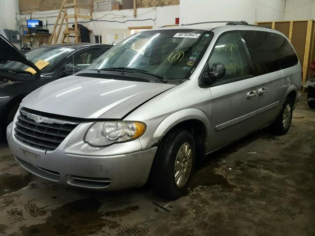 2C4GP44R95R229381 - 2005 CHRYSLER TOWN & COU SILVER photo 2