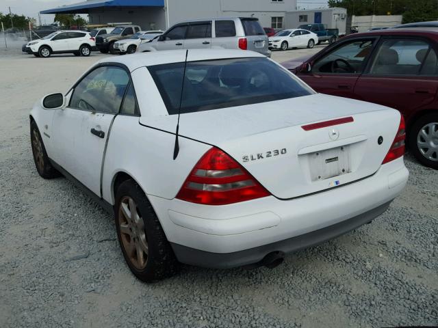 WDBKK47F3XF087323 - 1999 MERCEDES-BENZ SLK 230 KO WHITE photo 3