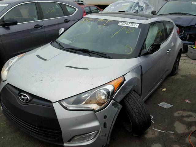 KMHTC6AD6CU028094 - 2012 HYUNDAI VELOSTER B SILVER photo 2