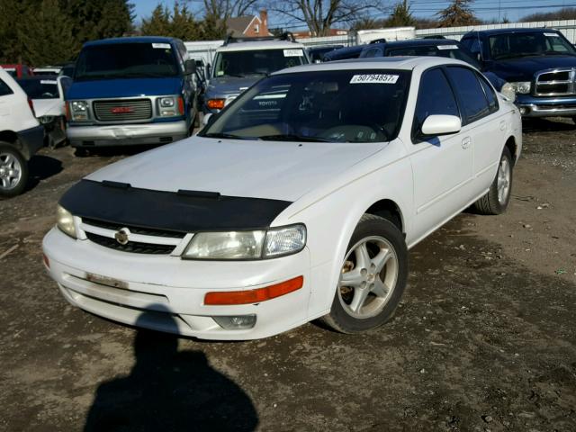 JN1CA21A7WT303963 - 1998 NISSAN MAXIMA GLE WHITE photo 2