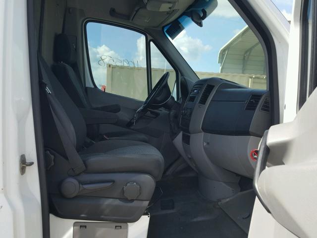 WD3PE7CC9B5508028 - 2011 MERCEDES-BENZ SPRINTER 2 WHITE photo 5