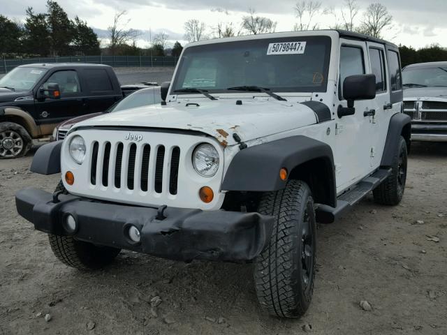 1C4HJWDG2FL701379 - 2015 JEEP WRANGLER U WHITE photo 2