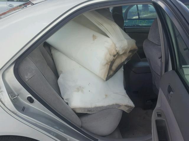 4T1BE32K04U838730 - 2004 TOYOTA CAMRY LE ნაცრისფერი ფოტო 6