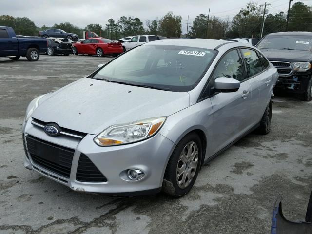 1FAHP3F26CL211480 - 2012 FORD FOCUS SE SILVER photo 2