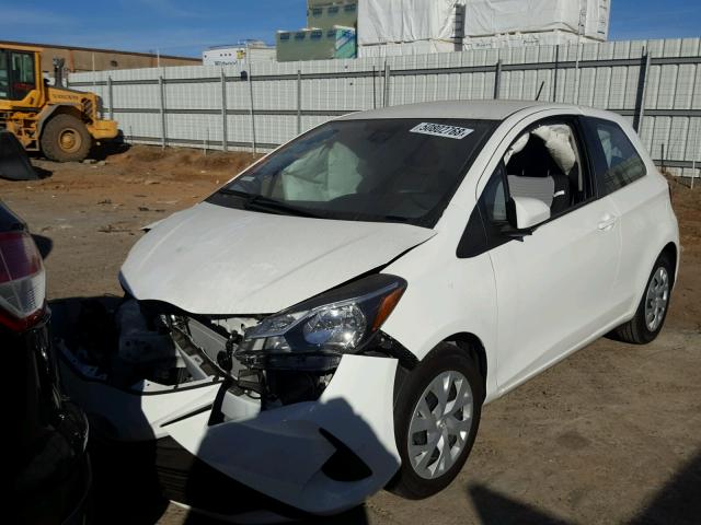 VNKJTUD30JA094231 - 2018 TOYOTA YARIS L WHITE photo 2