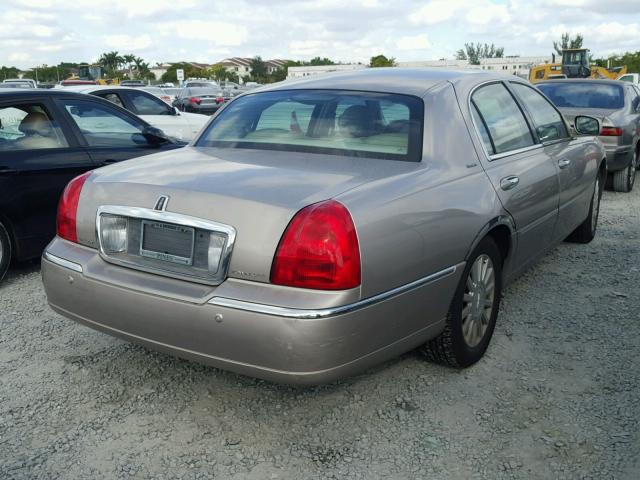 1LNHM81W93Y674206 - 2003 LINCOLN TOWN CAR E BEIGE photo 4