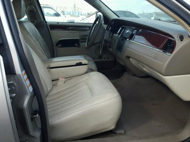 1LNHM81W93Y674206 - 2003 LINCOLN TOWN CAR E BEIGE photo 5