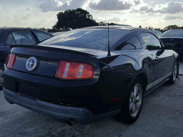 1ZVBP8AN0A5144789 - 2010 FORD MUSTANG BLACK photo 4