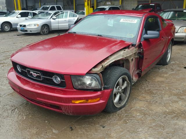 1ZVFT80N065235647 - 2006 FORD MUSTANG RED photo 2