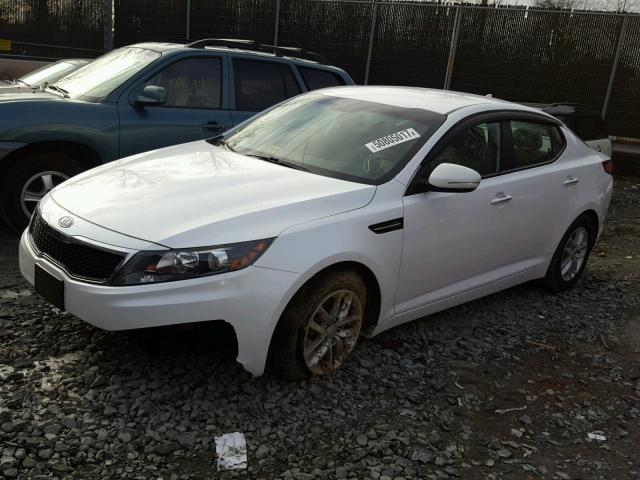 KNAGM4A70C5283428 - 2012 KIA OPTIMA LX WHITE photo 2