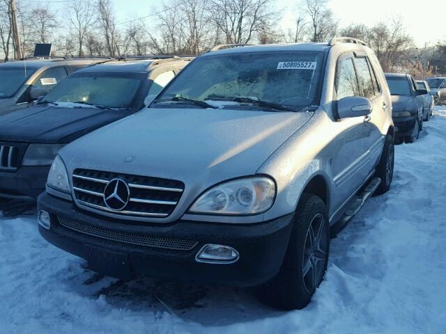 4JGAB75EX3A394399 - 2003 MERCEDES-BENZ ML 500 GRAY photo 2