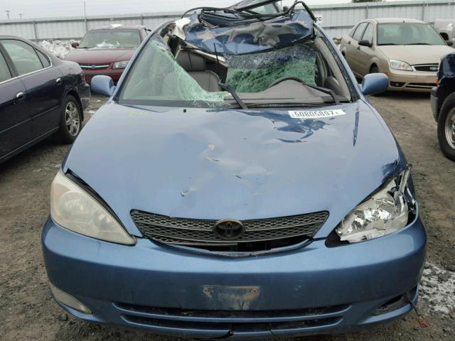 JTDBE30K730173922 - 2003 TOYOTA CAMRY LE BLUE photo 9