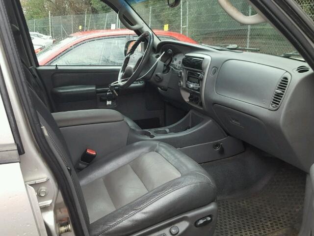 1FMDU77K04UA83641 - 2004 FORD EXPLORER S 银色 照片 5