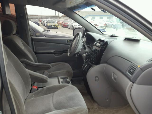 5TDZA23C25S369372 - 2005 TOYOTA SIENNA CE GRAY photo 5