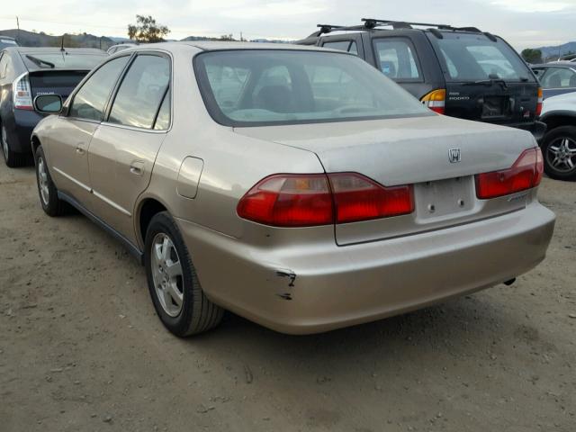 1HGCG6696YA064083 - 2000 HONDA ACCORD SE GOLD photo 3