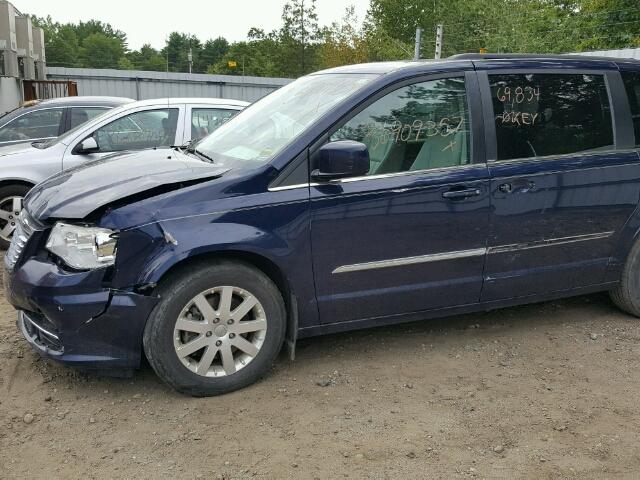 2C4RC1BG7CR331019 - 2012 CHRYSLER TOWN & COU BLUE photo 9