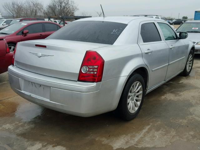 2C3KA33G18H188555 - 2008 CHRYSLER 300 LIMITE SILVER photo 4