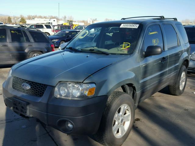 1FMYU93145KC10592 - 2005 FORD ESCAPE XLT GREEN photo 2