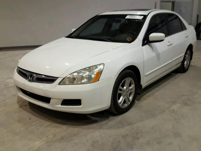 1HGCM56897A148472 - 2007 HONDA ACCORD EX WHITE photo 2