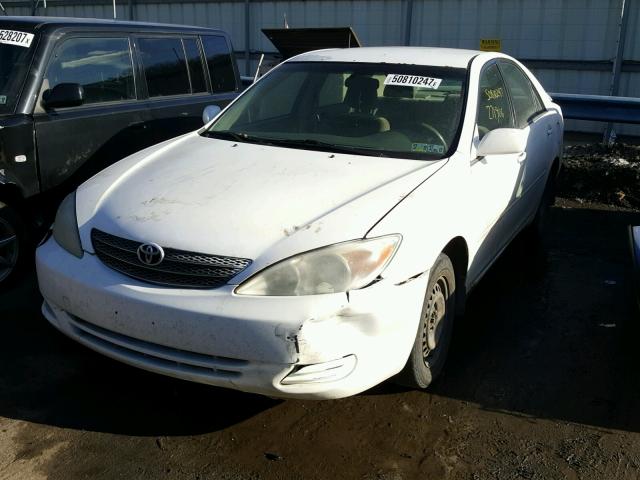 JTDBE32K930183316 - 2003 TOYOTA CAMRY LE WHITE photo 2