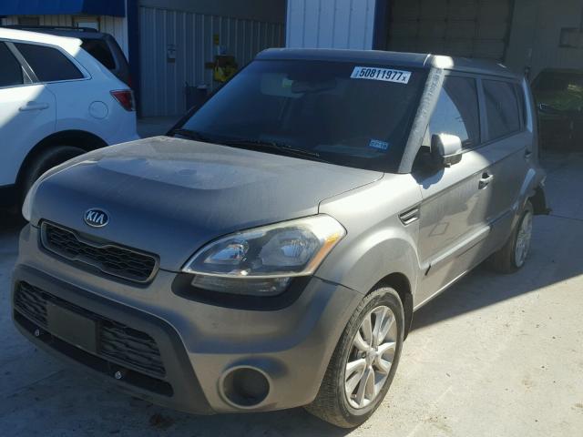 KNDJT2A65D7507743 - 2013 KIA SOUL + GRAY photo 2