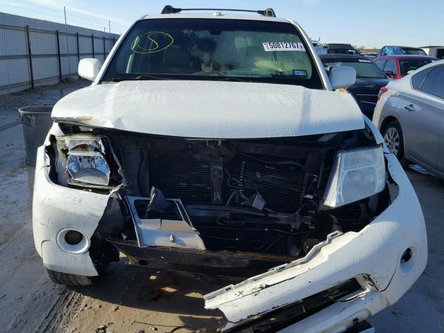 5N1BR18A78C639841 - 2008 NISSAN PATHFINDER WHITE photo 9