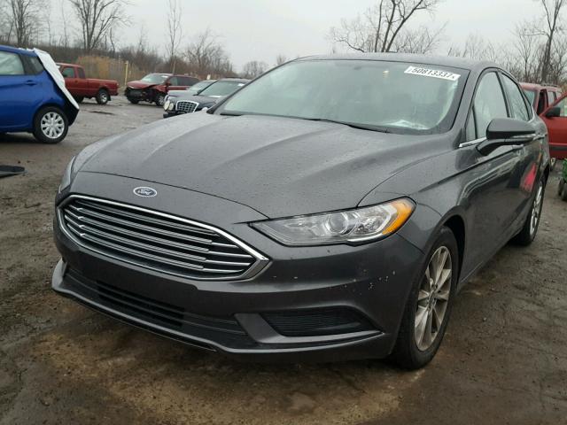 3FA6P0HD4HR140146 - 2017 FORD FUSION SE GRAY photo 2