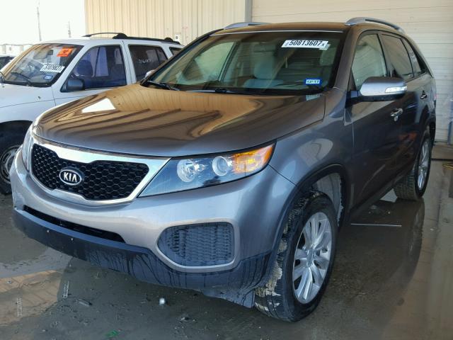 5XYKT4A29BG102160 - 2011 KIA SORENTO BA GRAY photo 2