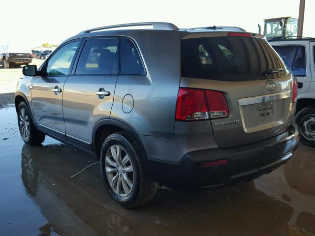 5XYKT4A29BG102160 - 2011 KIA SORENTO BA GRAY photo 3