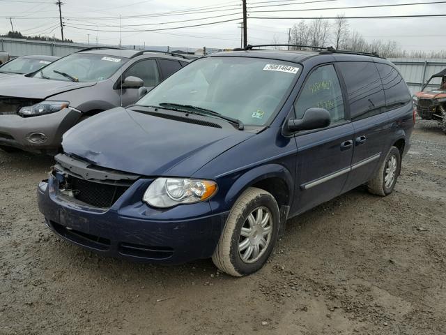 2C4GP54L75R530023 - 2005 CHRYSLER TOWN & COU BLUE photo 2