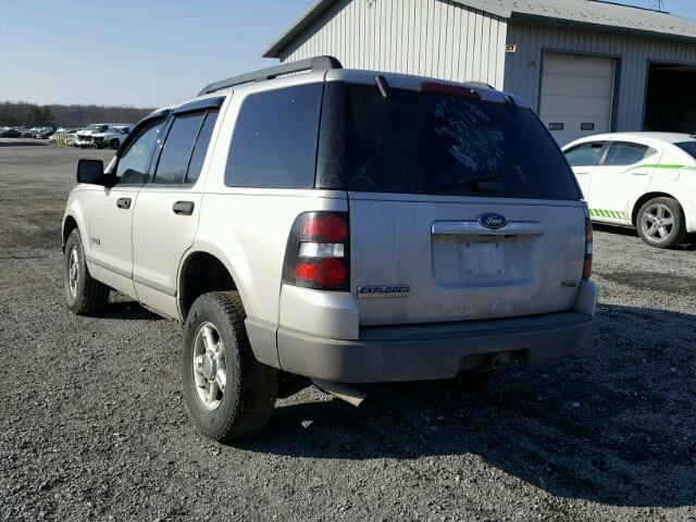 1FMEU72EX6UB11356 - 2006 FORD EXPLORER X SILVER photo 3