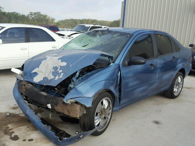 1FAFP34P9YW153179 - 2000 FORD FOCUS SE BLUE photo 2