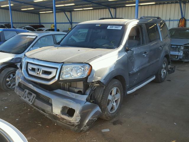 5FNYF4H58AB015793 - 2010 HONDA PILOT EXL GRAY photo 2