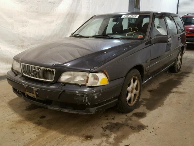 YV1LW5572W2470729 - 1998 VOLVO V70 BLACK photo 2