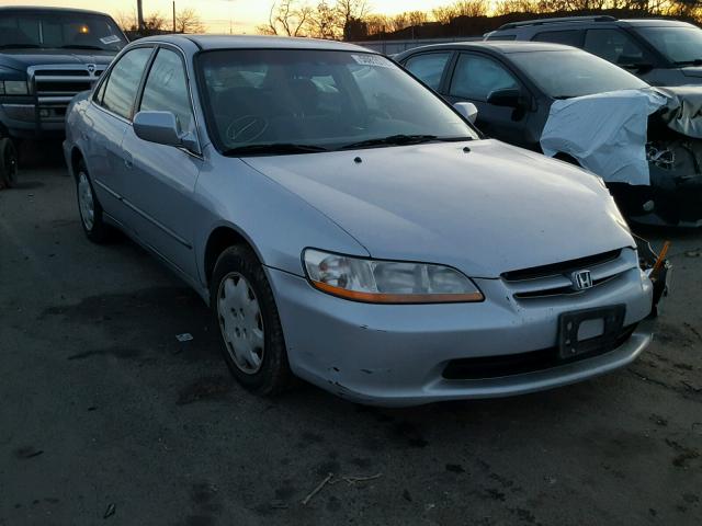 1HGCG6654YA001707 - 2000 HONDA ACCORD LX SILVER photo 1