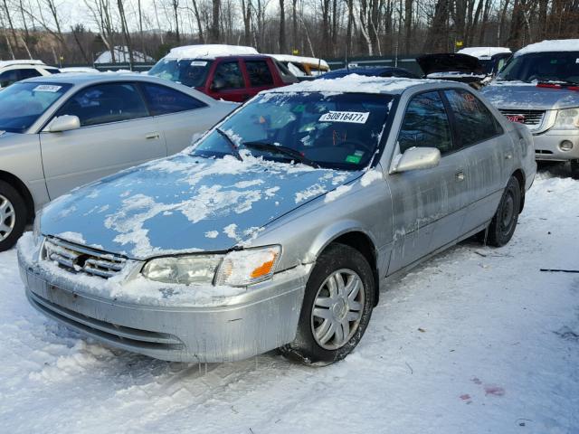 4T1BG22K2YU674391 - 2000 TOYOTA CAMRY CE SILVER photo 2