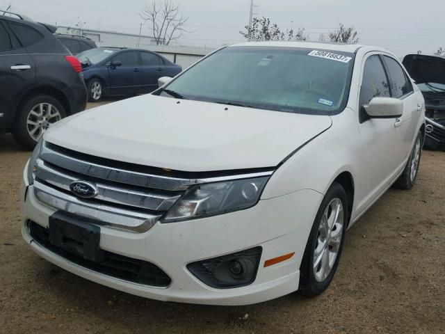 3FAHP0HA7CR436852 - 2012 FORD FUSION SE WHITE photo 2