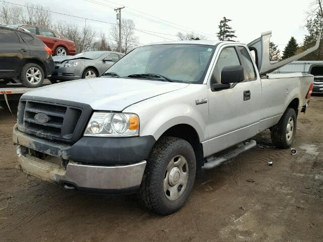 1FTRF14W45NA40621 - 2005 FORD F150 SILVER photo 2