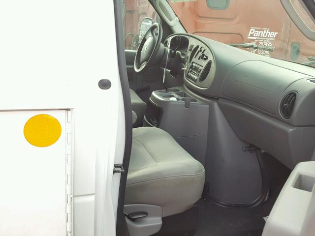 1FDSE35L75HA94588 - 2005 FORD ECONOLINE WHITE photo 5