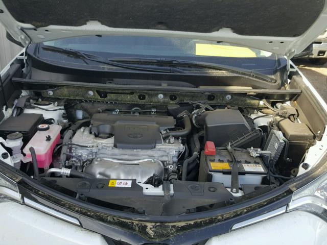 JTMZFREV0HJ720872 - 2017 TOYOTA RAV4 LE Սպիտակ լուսանկար 7