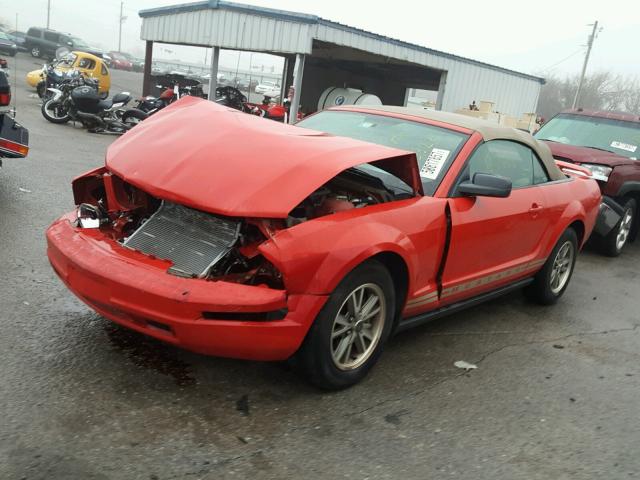 1ZVFT84N055195322 - 2005 FORD MUSTANG RED photo 2