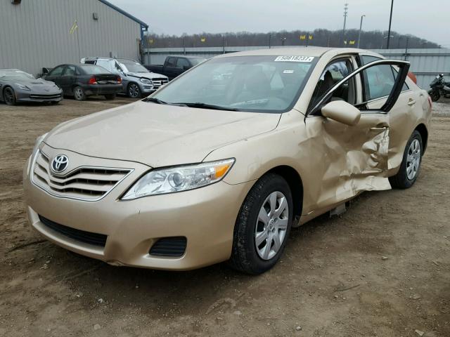 4T1BF3EK6BU673546 - 2011 TOYOTA CAMRY BASE GOLD photo 2