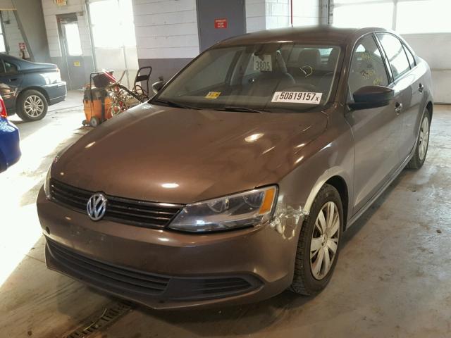 3VW2K7AJ0BM020328 - 2011 VOLKSWAGEN JETTA BASE BROWN photo 2